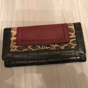 Mia DeLuca Ladies Black Wallet $5.00 AS AN ADD ON